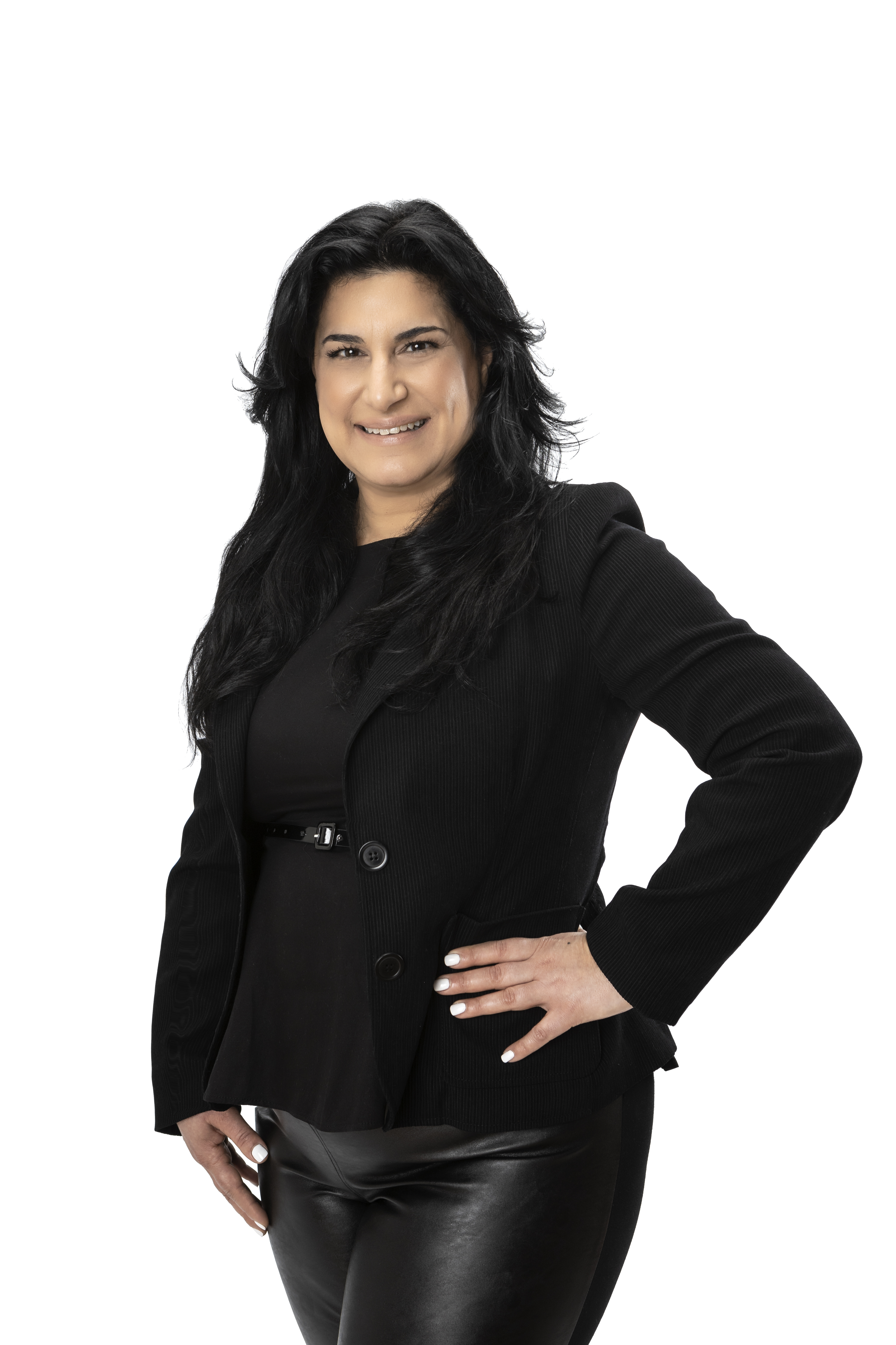 Portrait corporatif sur fond blanc, tenue noire